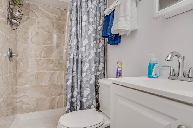 Photo - 1714 E St NE