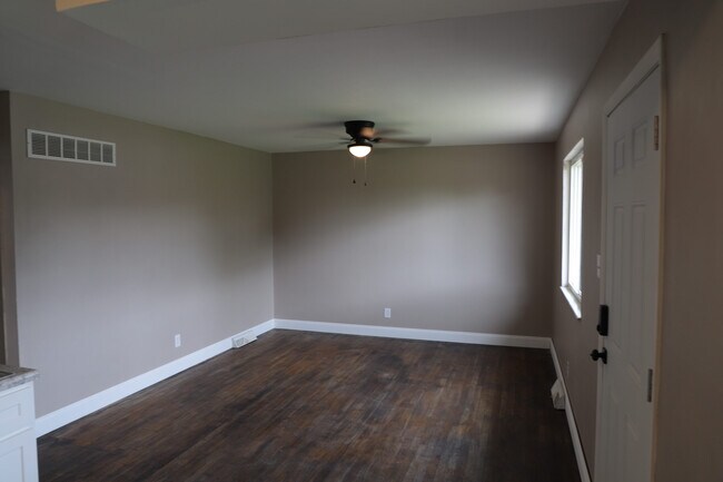 Photo - 1661 W Highview Dr