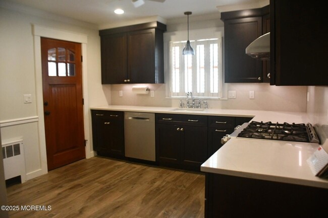 Photo - 303 Deerfoot Ln
