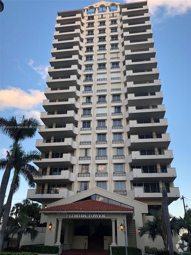 Building Photo - 6422 Collins Ave Unit 501 Rental