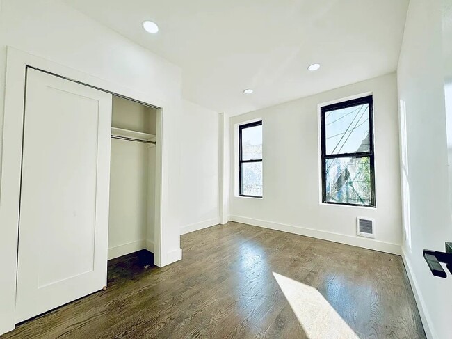 Building Photo - 854 4th Ave Rental