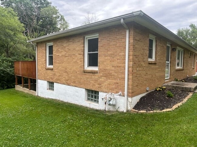 Photo - ASK about the MOVE IN SPECIAL! NO DEPOSIT! ! Beautiful 4 Bedroom Home in North KC