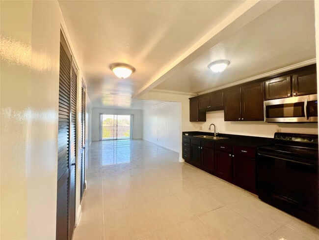 Photo - 3120 N Pine Island Rd Unidad 301