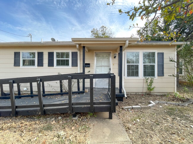 Photo - 1306 W 11th St