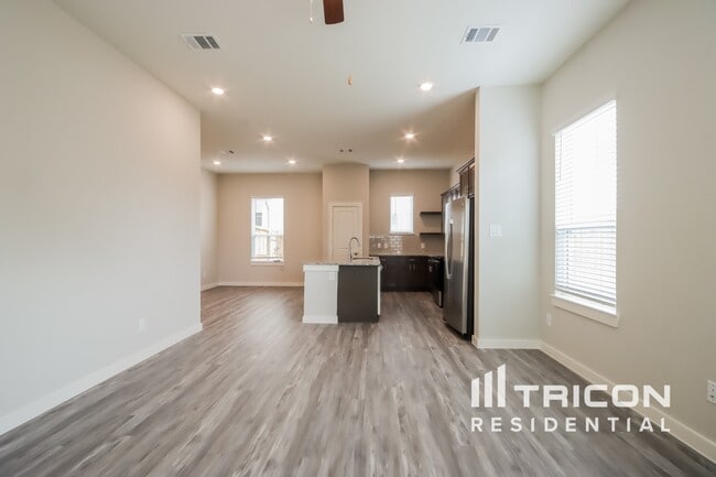 Photo - 9835 Willow Creek Commerce Dr