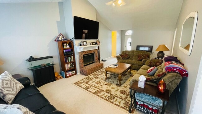 Photo - 292 Chinaberry Ct
