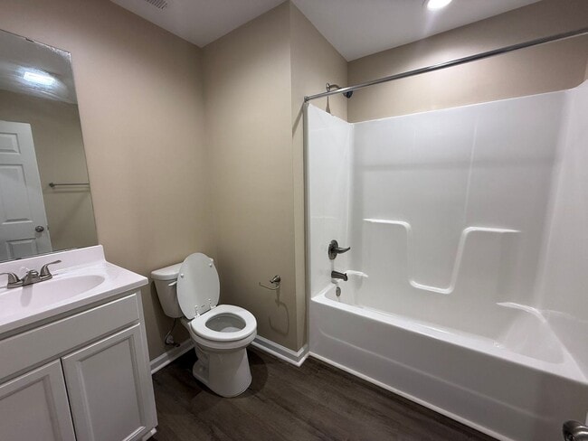 Photo - Nice 2 Bedroom, 2 bath duplex.