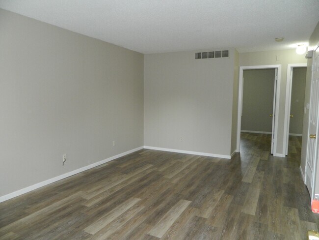 Photo - 904 SE 10th St