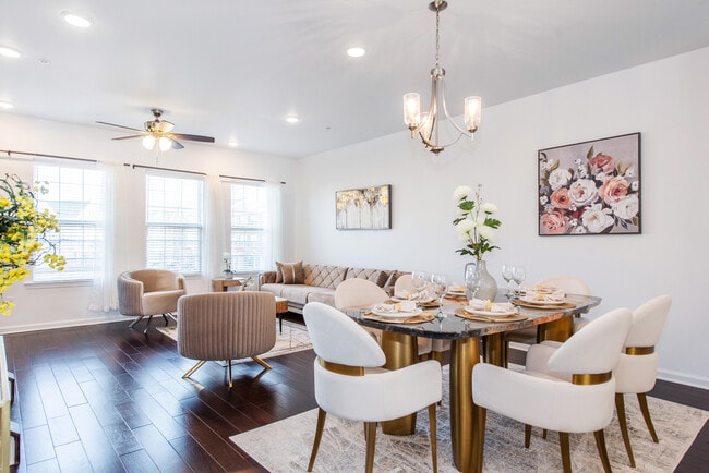 Comedor / Sala de estar - 33 Landmark Ln