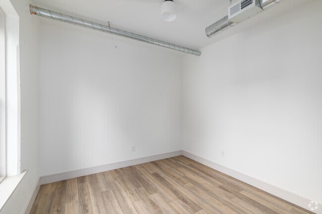 1BR, 1BA - 502SF - Bedroom