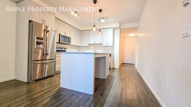 Modern 2 Beds, 2 Baths Apartment/Condo | Pets Allowed