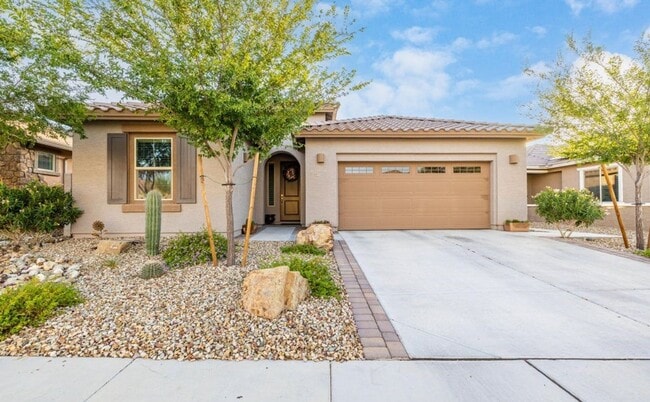 Building Photo - Gorgeous single level 4-bedroom, 3-bathroo... Rental