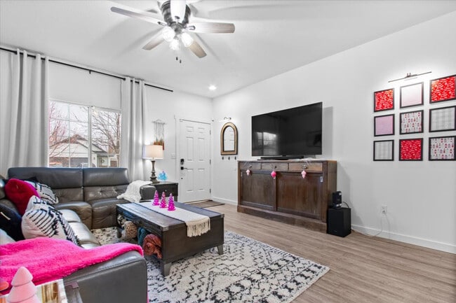 Photo - 3962 N McKinley Pk Ave Unidad ID1310538P