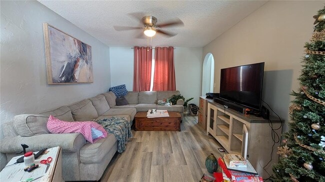 Photo - 106 Royalty Cir