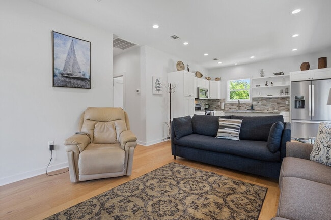 Photo - 111 Eleanor Ave Unit SI ID1473635P