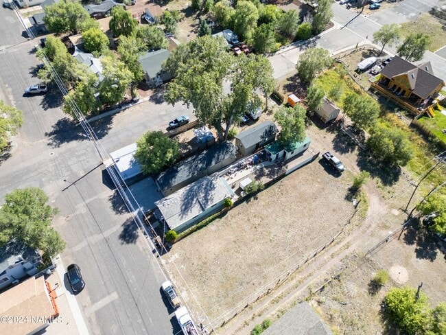 Photo - 324 S 5th St