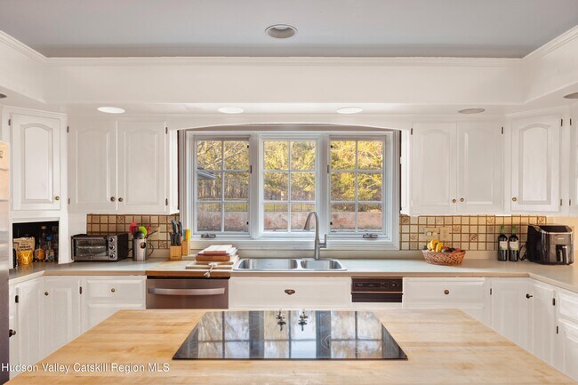 Photo - 147 Rock City Rd