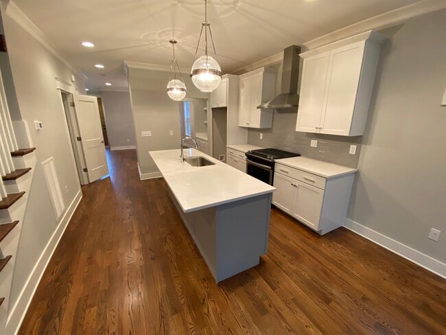 Photo - 2020 Scott Ave