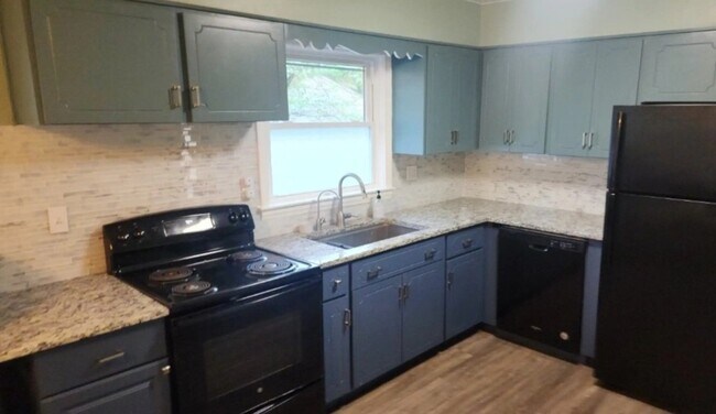 Photo - 2830 Esther Blvd