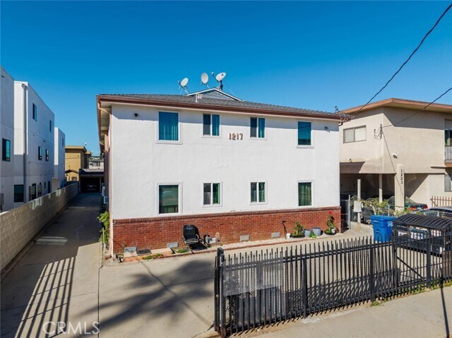 Building Photo - 1217 N Kingsley Dr Unit 3