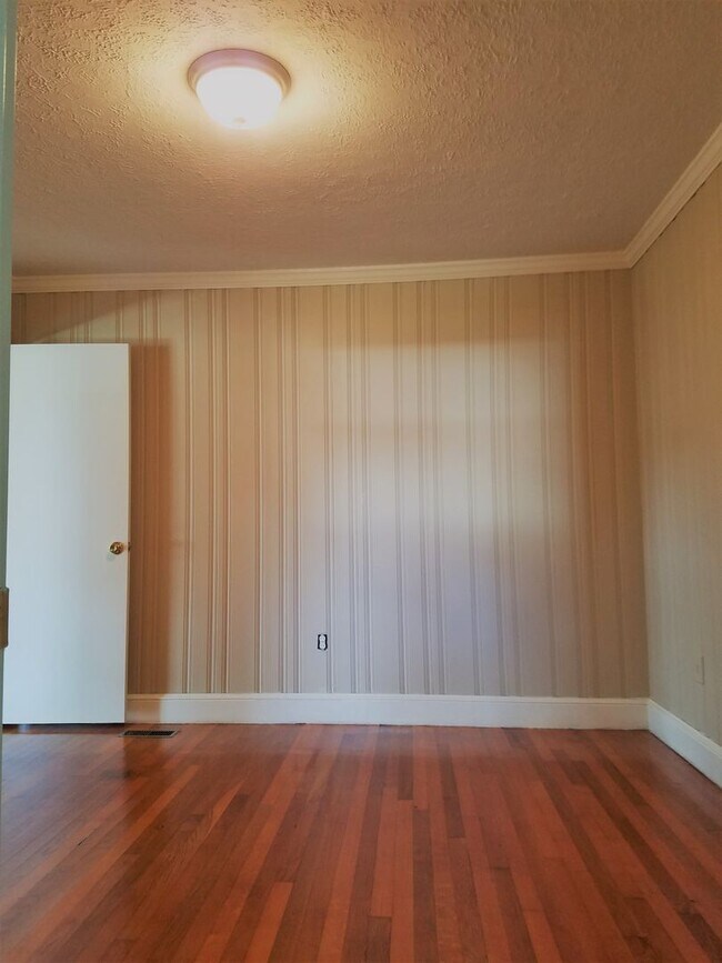 Brick ranch in Colonial Heights for rent. Rental For Rent in Colonial