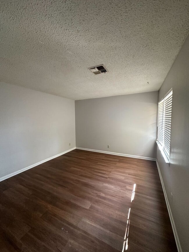 Photo - 412 Fieldbrook Dr