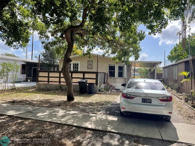 Photo - 5020 SW 30th Ave Casa