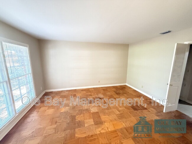 Photo - 320 Syracuse St
