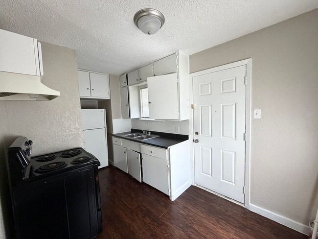 Photo - 6403 Hollis Ave