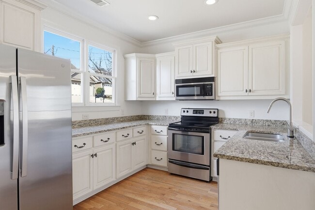 Photo - Charming Auburn Home!