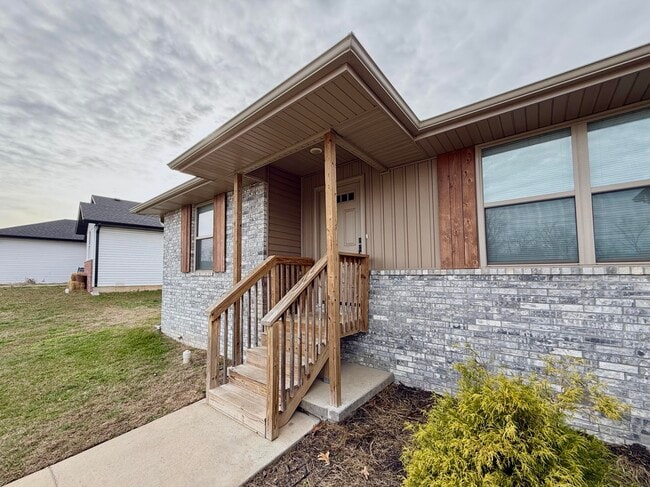 Photo - 633 S Southgate Dr