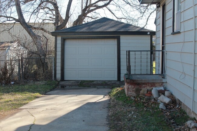 Photo - 3 or 4 bedrooms! Your Choice!