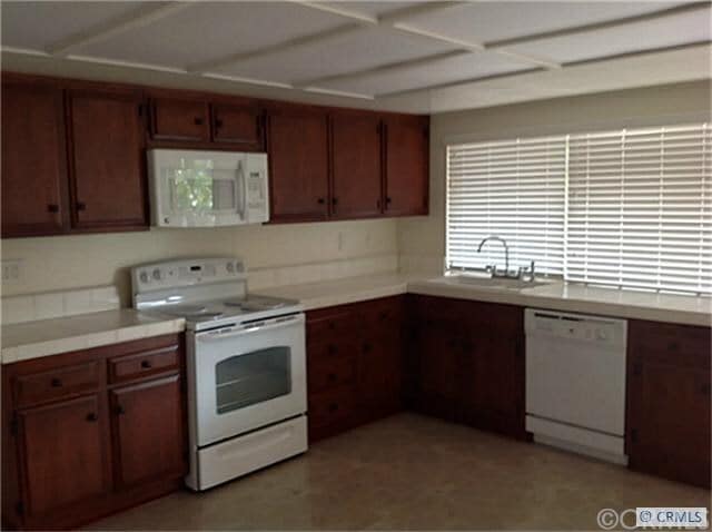 Kitchen old view - 6058 James Alan St