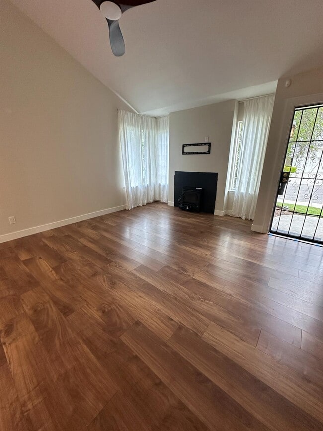 Photo - 813 E Mockingbird Ln