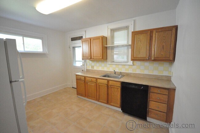 Photo - 2682-2684 Hibbert Avenue Unidad 2684 Hibbert Avenue
