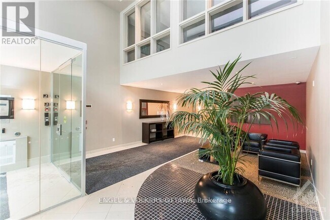 Photo - 138 Somerset St W Unit 1005