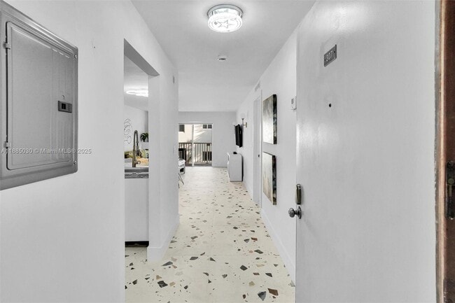 Photo - 3527 NE 168th St Unidad 307