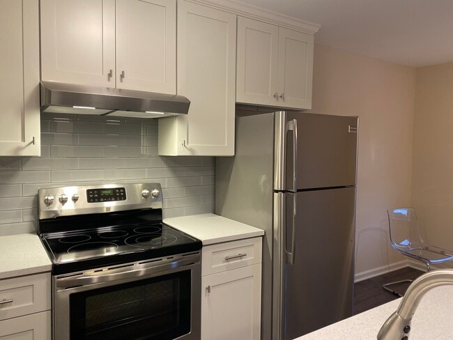 Stainless Appliances - 365 Mather St Unit 64