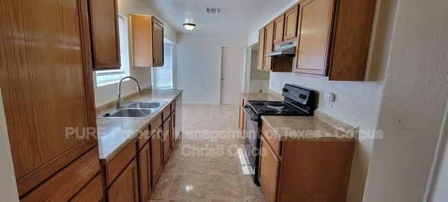 Photo - 2255 Lombardy Dr