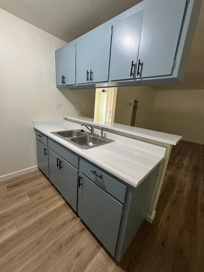 Photo - Riverside Apartments