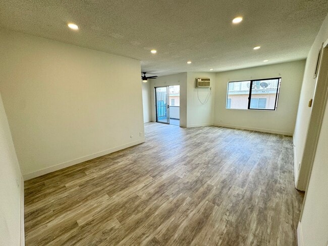 Photo - 3510 Clarington Ave Unit 12