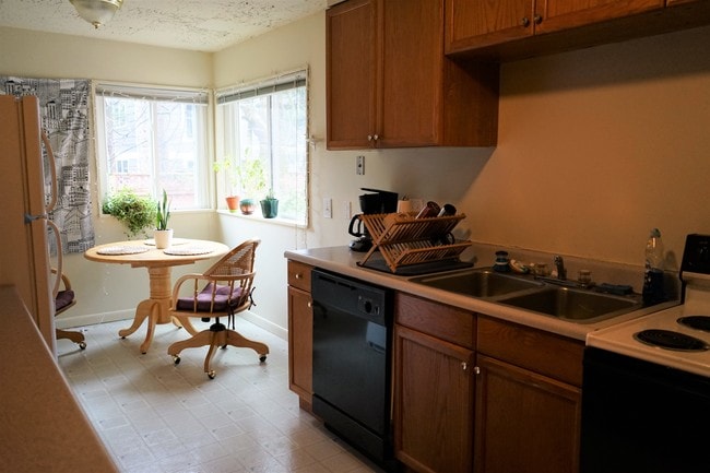 Photo - 715-719 W Madison St