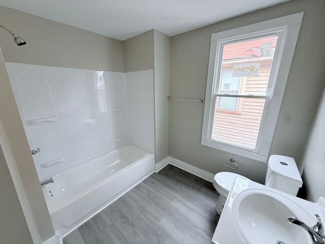 Photo - 1427 E 92nd St Unidad 2