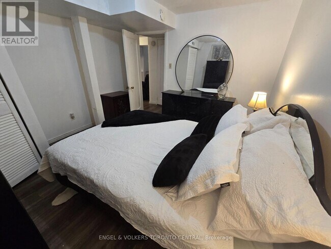 Photo - 9 Shademaster Ct