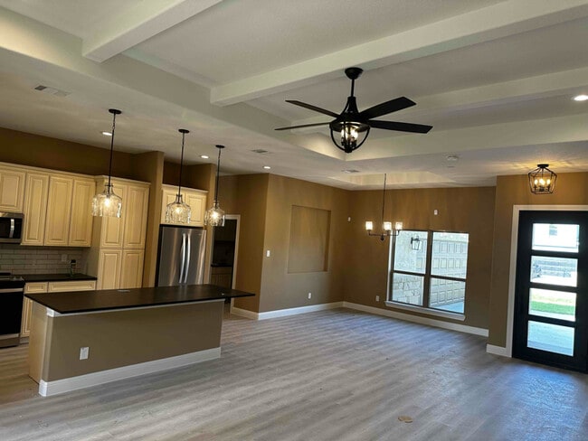 Photo - 15318 Capri Ln