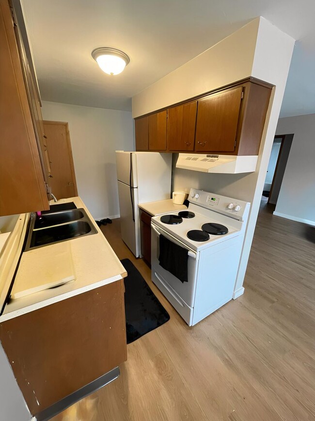 Photo - Available Now! - 1 Bed 1 Bath Apartment Unit 18