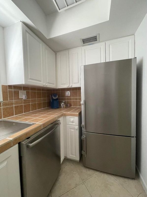 1202 Palm Trail Unit 6