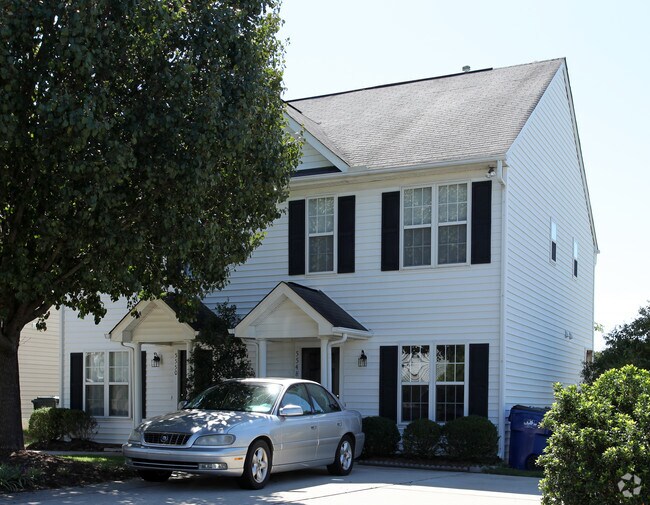 Blackwolf Run at Hedingham Townhomes Townhomes for Rent Raleigh, NC