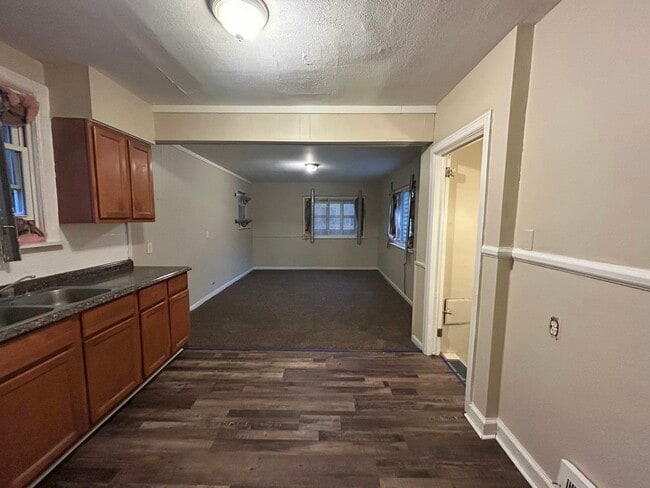 Photo - 11490 Laing St