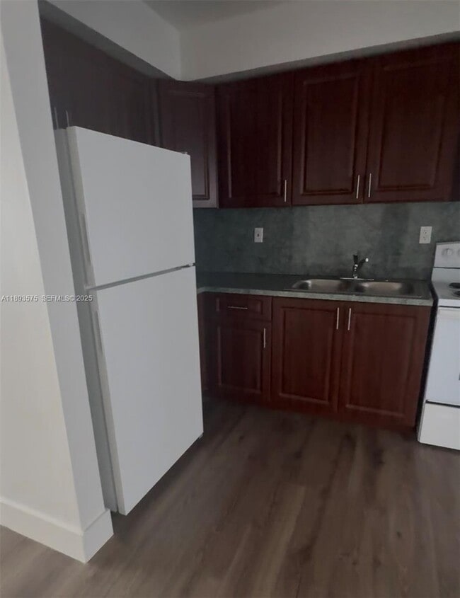 Photo - 2046 SW 7th St Unidad 1